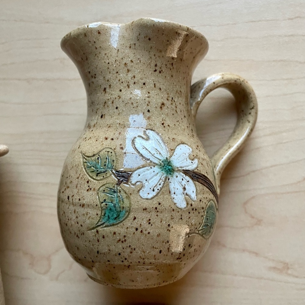 Dogwood pottery decor - Picture 7 of 12